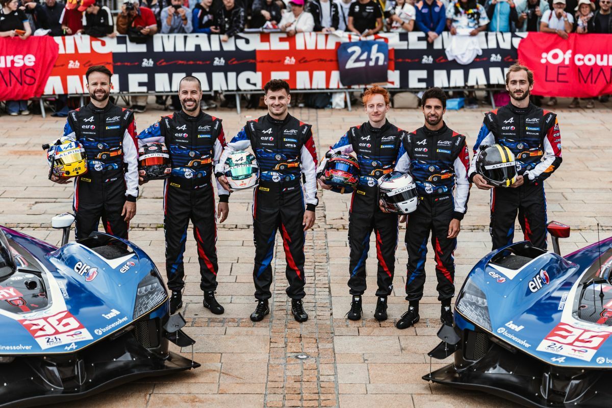 Torino, Sabelt e Alpine trasformano la tuta da racing più leggera al mondo in un'opera d'arte con i Van orton