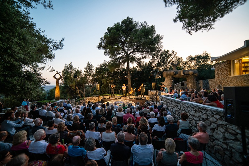 Saint-Paul de Vence festeggia 15 anni di musica: grandi stelle del classico e del jazz in uno dei borghi più affascinanti della Costa Azzurra