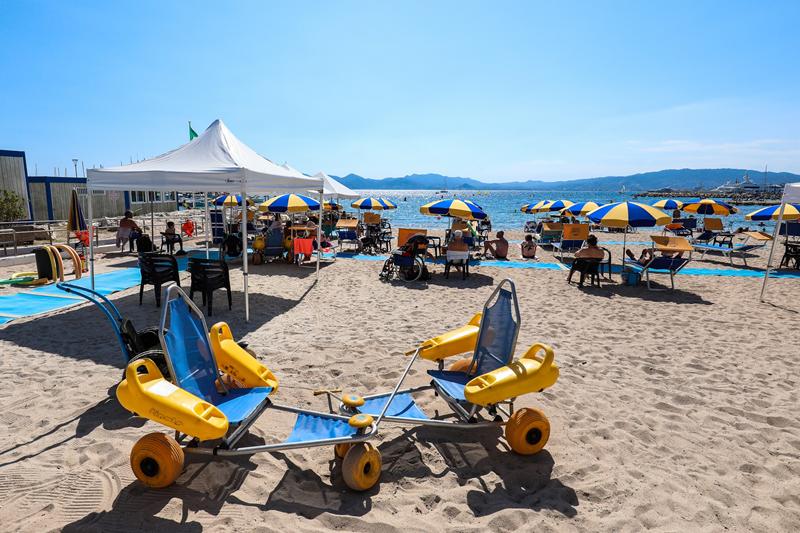 Cannes apre la stagione di Handiplage: mare senza barriere sulla Croisette per migliaia di persone con disabilità