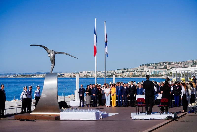 Nizza non dimentica: dieci anni dopo la strage del 14 luglio torna il giorno della memoria. Macron guiderà le commemorazioni