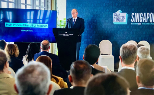 Il Principe Alberto a Singapore (Foto d'archivio) Il Principe Alberto a Singapore (Foto d'archivio)