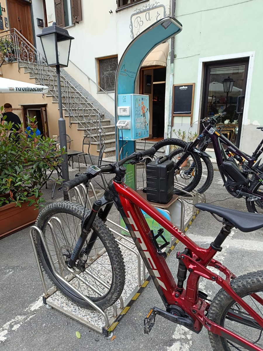 La Ciclovia dei liguri diventa realtà: turismo sostenibile e conservazione del territorio all'interno del Parco delle Alpi liguri (foto)