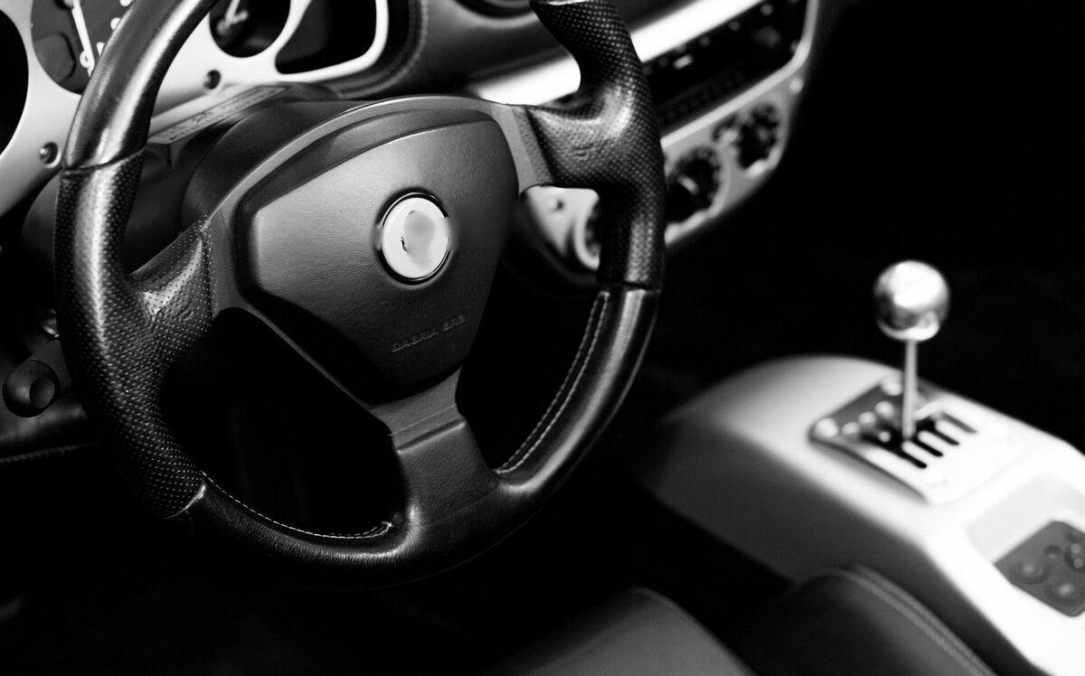 Noleggio auto di lusso in Liguria: vivi l’eleganza e la potenza con Riviera Luxury Cars