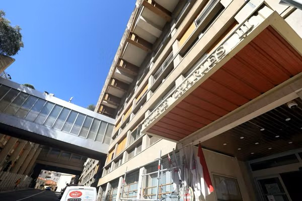 Evacuazione immediata degli edifici adiacenti all’ex Collegio Charles III