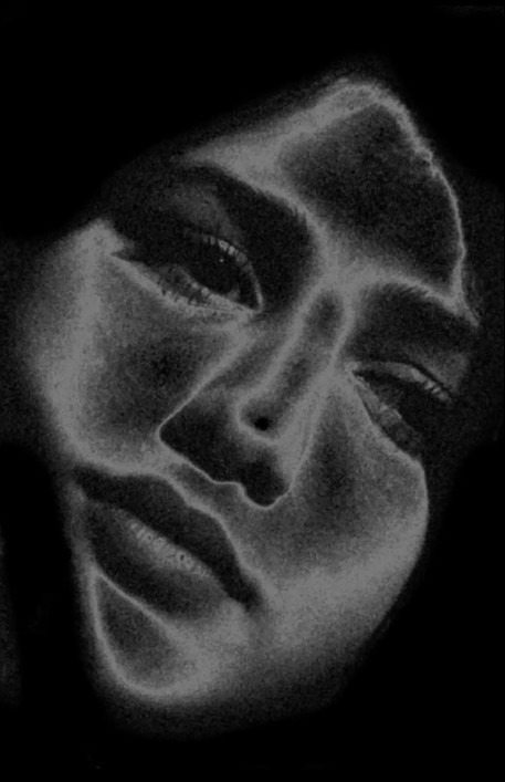 Oriane Ciantar Olive al Village Charlot: “Couleurs et bidouilles” tra luce, colore e creatività