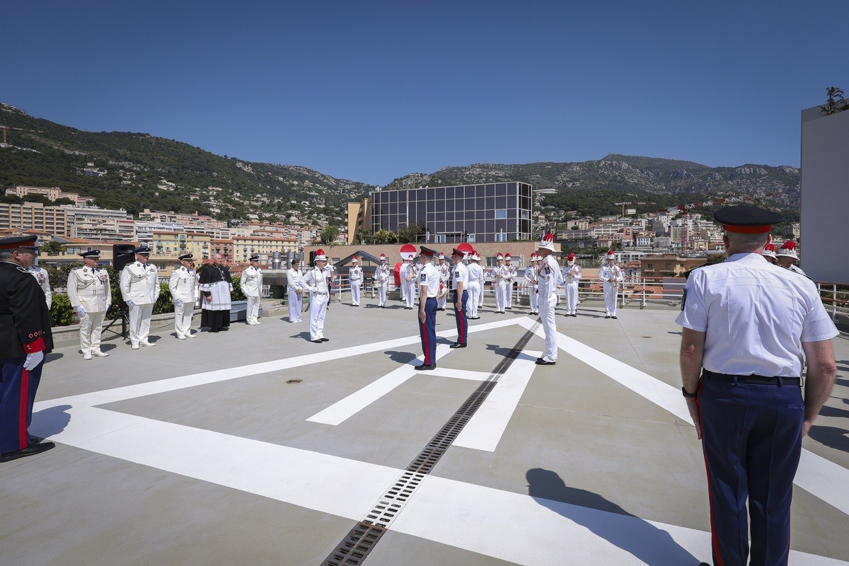 Monaco, la Principessa Stéphanie consegna le insegne ai nuovi Carabinieri della promozione “Jules Rigoard” alla Caserma dei Moneghetti