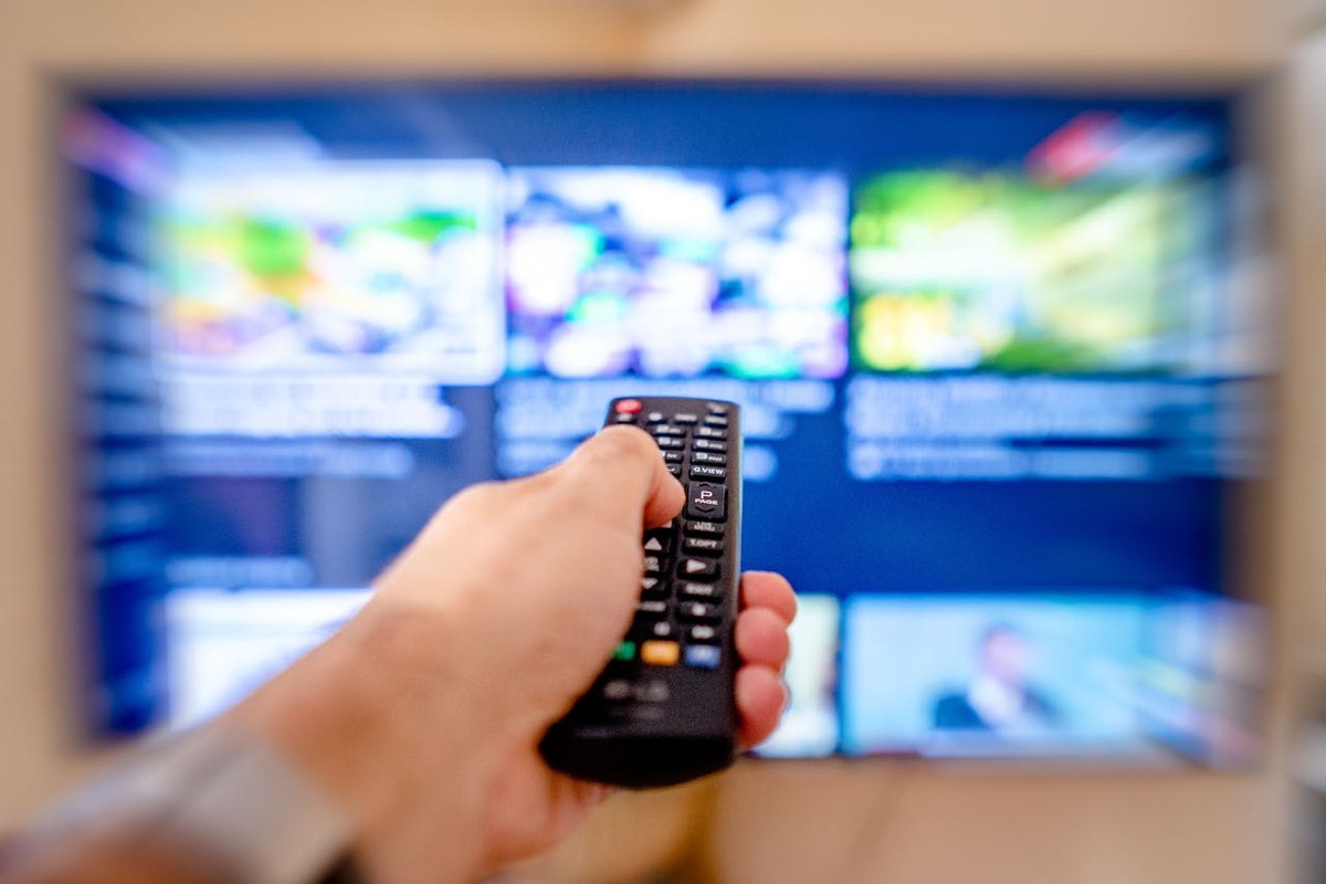 Guida TV: cosa vedere stasera tra grandi cult, action e cinema d’autore