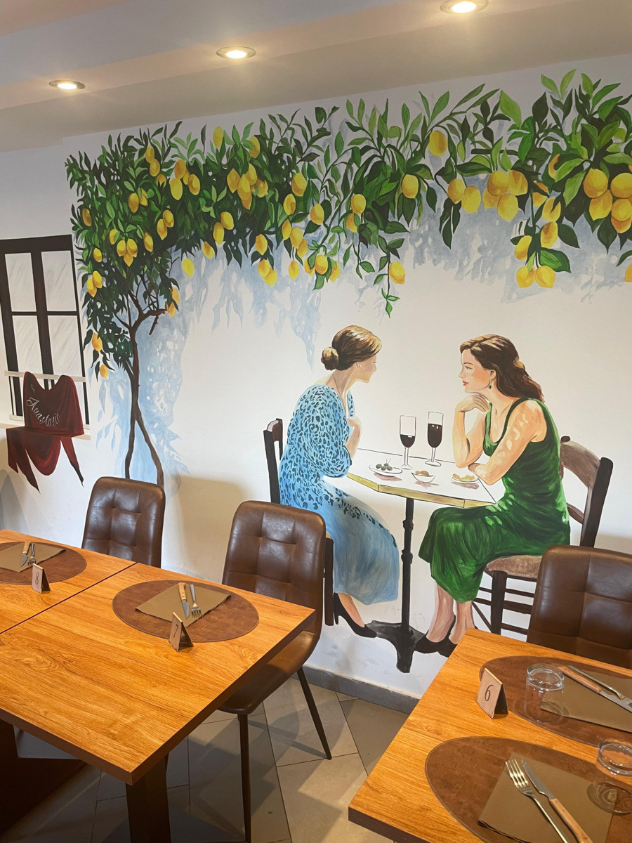 Mentone, l’arte di Giulia Dal Bon protagonista da “430 Gradi da Anastasio” con un murale dedicato ai limoni della Riviera