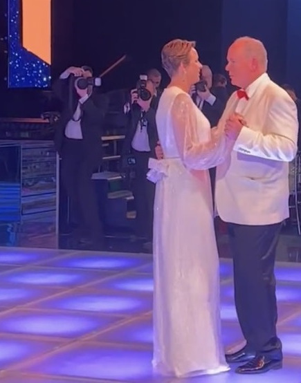 77° Gala della Croce Rossa Monegasca: allo Sporting Monte-Carlo una serata di solidarietà con il Principe Alberto II e la Principessa Charlène