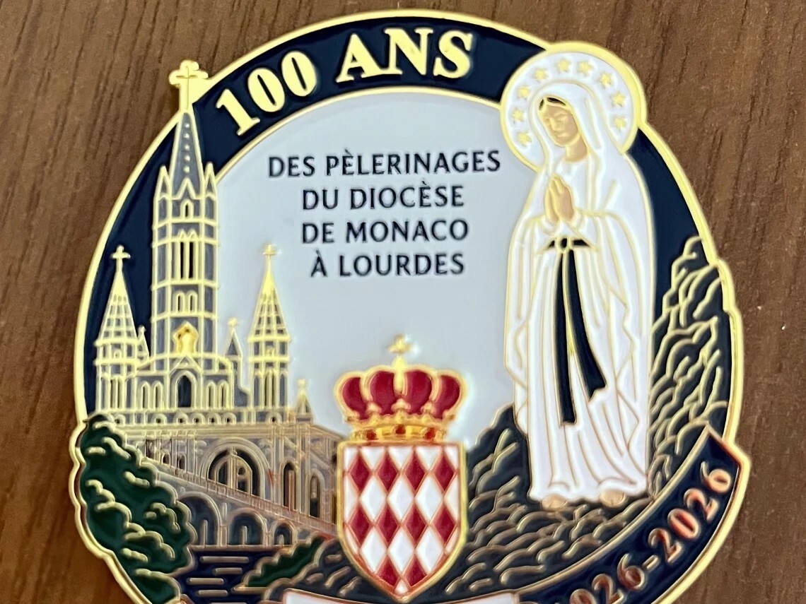 Pellegrinaggi del Diocesi di Monaco a Lourdes: disponibile l'insegna del centenario proposta dall'Hospitalité diocesana