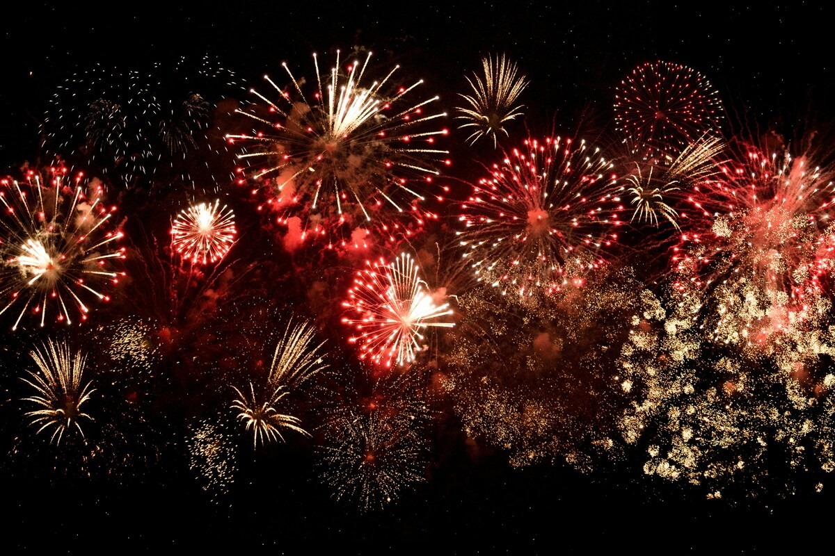 Mentone celebra il 14 luglio con le “Nuits du Soleil”: musica, spettacoli e fuochi d’artificio sul mare