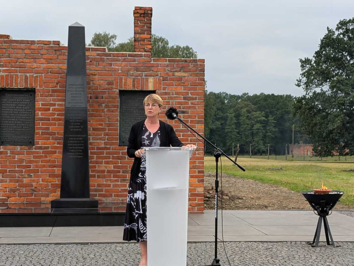 Isabelle Berro-Amadeï ad Auschwitz per la commemorazione dell’Olocausto dei Rom e dei Sinti