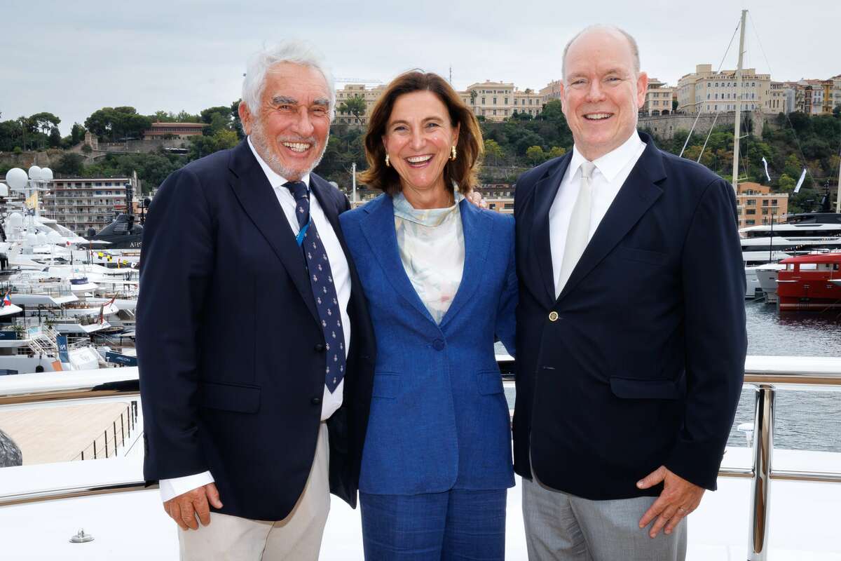 Benetti presenta il nuovo yacht ibrido M/Y Dagger: visita del Principe Alberto II di Monaco al Monaco Yacht Show