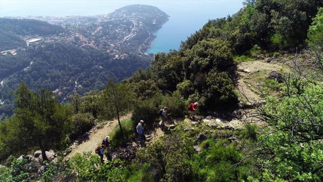 Escursioni guidate tra mare e montagna a Roquebrune-Cap-Martin: 31 itinerari fino a giugno 2027