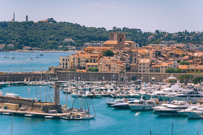 Antibes, capitale del mare: anniversari, grandi eventi e sfide green per una stagione da record