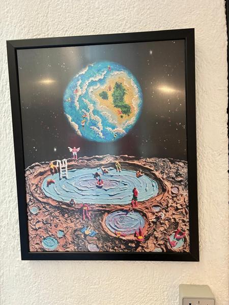 Kim Bori porta il suo “Pink Monster” nel cuore del Vieux Nice (Foto)