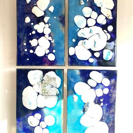 Tra smalto e sogno: l’arte luminosa di Katarina Milliat incanta Nizza
