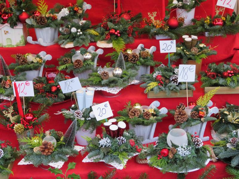 Fiori Ghirlande E Composizioni Il Marche Di Cours Saleya Si Prepara Per Il Natale Foto Montecarlonews It