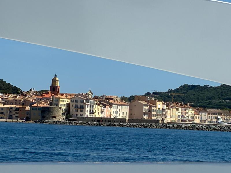 Saint-Tropez, teatro d’estate: quando il dettaglio racconta l’anima della Costa Azzurra (Foto)