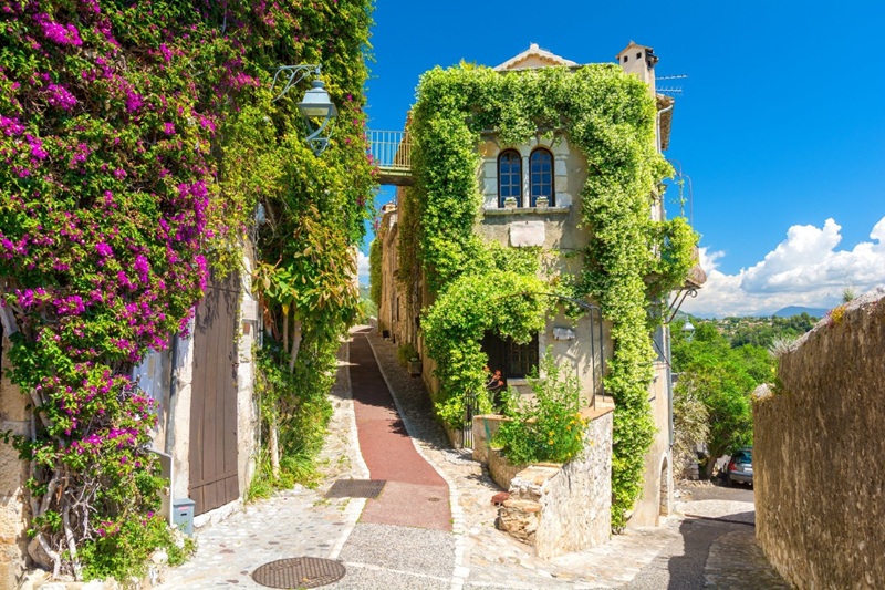 Macron e il presidente sudcoreano a Saint-Paul de Vence: la Costa Azzurra al centro del primo summit mondiale su cinema e immagini in movimento