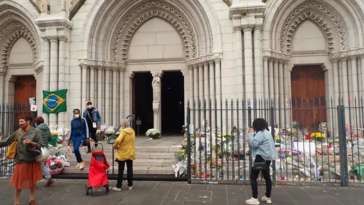 Notre Dame dopo l'attentato,  foto di Ghjuvan Pasquale