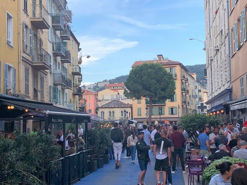 Nice, la movida non dà tregua: proteste in Rue Bonaparte e Place du Pin