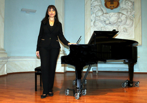 Asti e la pianista: quando la musica classica incontra anche il blues Asti e la pianista: quando la musica classica incontra anche il blues