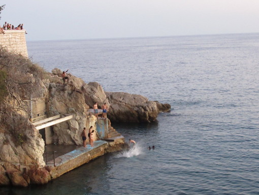 Rauba Capeu, Bains de la Police Rauba Capeu, Bains de la Police