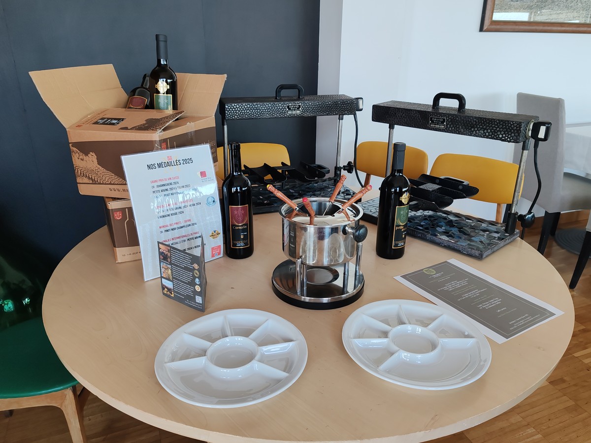 Bordighera, serata dedicata alla Raclette del Canton Vallese e alla Fondue Bourguignonne (Foto e video)