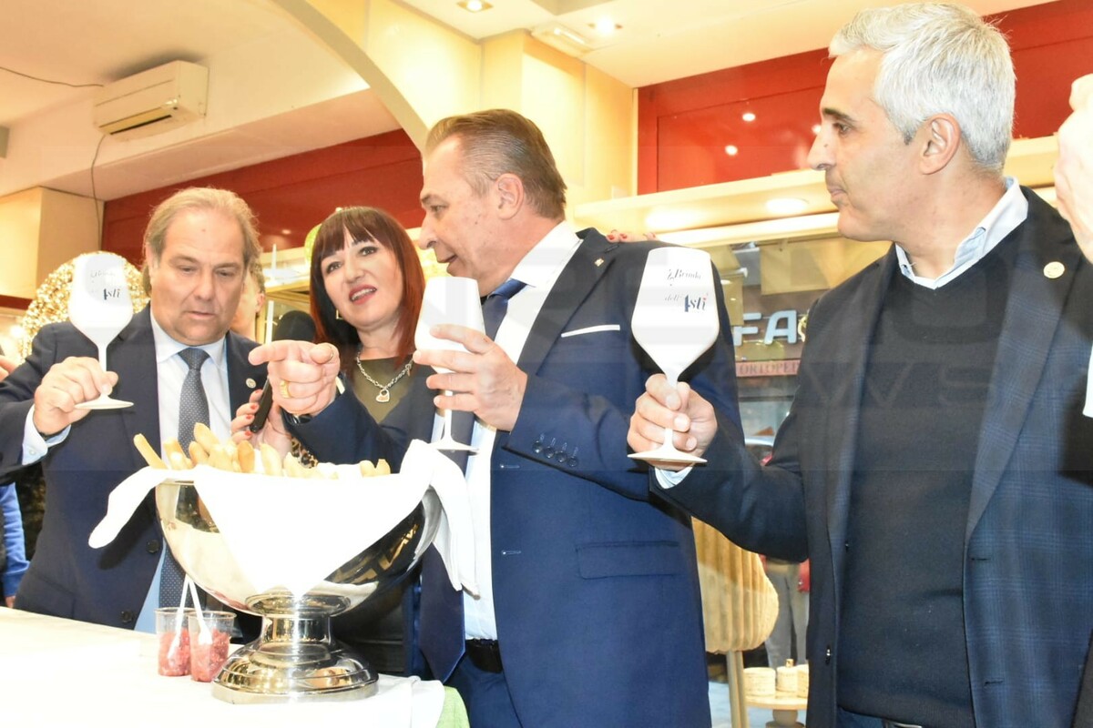 La Regione Piemonte al Festival di Sanremo: "Promozione innovativa tra enogastronomia, mobilità green e alleanza con la Liguria [FOTO e VIDEO]