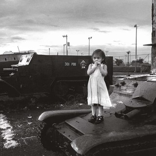 Aire de jeux à Managua, Nicaragua, 1981 © Christine Spengler