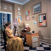 Yves Saint Laurent avec le tableau de Matisse Les Coucous, tapis bleu et rose, dans son appartement 55, rue de Babylone, Paris, 1983 Photo © Duane Michals