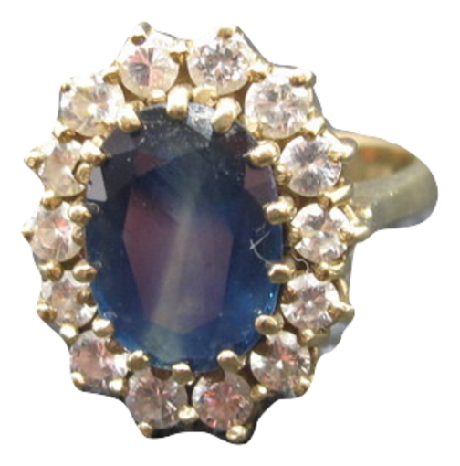 I gioielli preziosi e pezzi d'oro saranno in molti a quest'esposizione. I gioielli preziosi e pezzi d'oro saranno in molti a quest'esposizione.