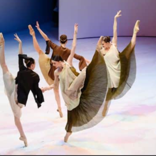 Al Palais des Festivals et des Congrès di Cannes va in scena lo spettacolo "Romeo e Giulietta"