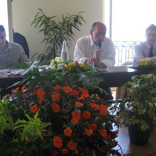 Da sinistra: il direttore dell'ufficio turismo di Didier Leonetti, il sindaco Jean-Claude Guibal e il direttore artistico della rassegna Jean-Marie Tomasi