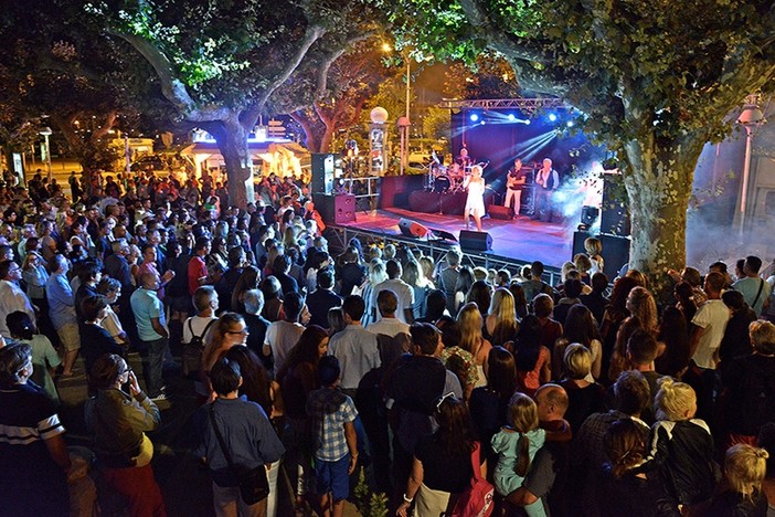 Costa Azzurra in festa: concerti, balli e fuochi per il 14 luglio Costa Azzurra in festa: concerti, balli e fuochi per il 14 luglio