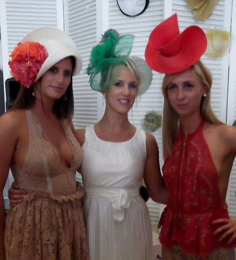 Nel centro Johanna Flores, Presidente di "Ladies & the City" associazione che ha organizzato l'evento Nel centro Johanna Flores, Presidente di "Ladies & the City" associazione che ha organizzato l'evento