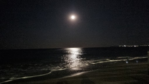 Il mare di Pietra Ligure al chiaro di Luna Il mare di Pietra Ligure al chiaro di Luna