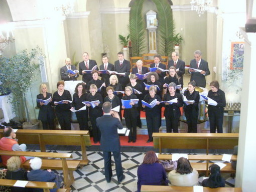 Successo a Latte del Coro "Cristo Re" nella Parrocchia di San Bartolomeo Successo a Latte del Coro "Cristo Re" nella Parrocchia di San Bartolomeo