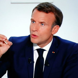 Emmanuel Macron ieri sera alla televisione francese