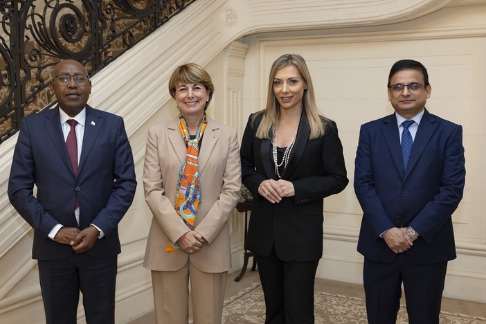 I nuovi ambasciatori accreditati con il ministro Isabelle Berro Amadei I nuovi ambasciatori accreditati con il ministro Isabelle Berro Amadei
