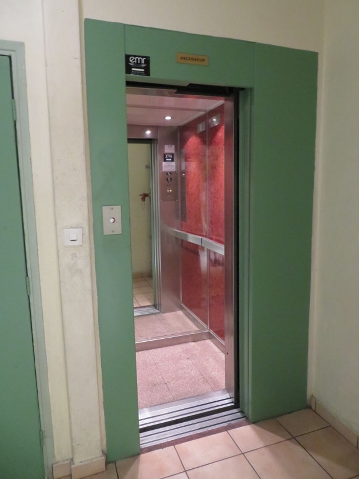 Covid 19 e ascensori condominiali: quando “les italiens” hanno ragione