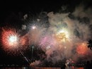 Capodanno. I fuochi d’artificio illuminano il cielo. Dove andare nelle Alpes Maritimes e nel Var