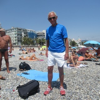 "Anche in spiaggia: allez les bleus!" di Pierre Macario