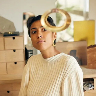 Ambre Cardinal, artista e designer multidisciplinare francese.