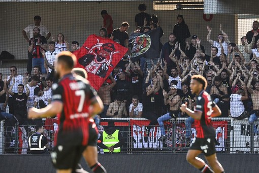Auxerre - Nizza, una fase di gioco (foto tratta dal sito dell'OGC Nice) Auxerre - Nizza, una fase di gioco (foto tratta dal sito dell'OGC Nice)