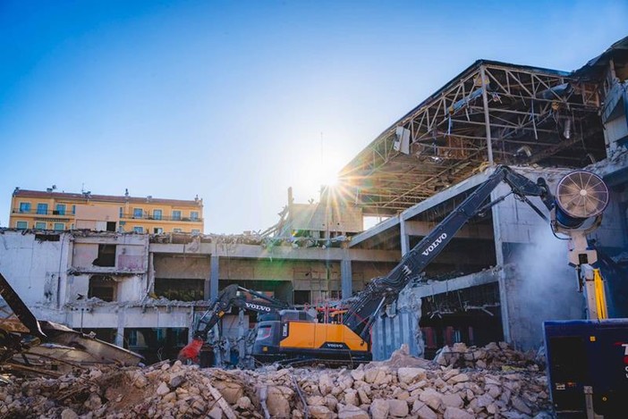 I lavori di decostruzione dell'Acropolis a Nizza I lavori di decostruzione dell'Acropolis a Nizza