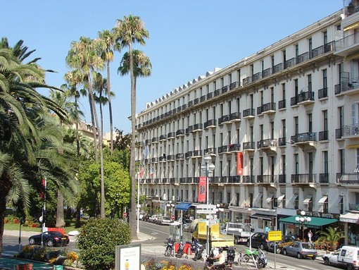 Avenue de Suède si rifà il look: più verde e arredi urbani moderni nel cuore di Nice