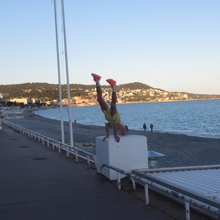 "A testa in giù" di Simone Pasta