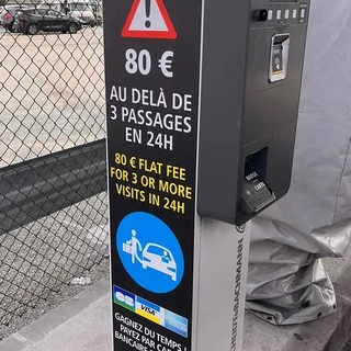 Aéroport Nice Côte d'Azur, attenzione alla sosta breve, dopo tre passaggi costa 80 euro